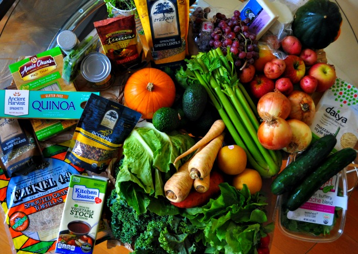 5 Reasons Why you Need to Eat Local + a Door to Door Organics Giveaway!