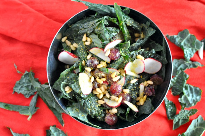 A Balanced Babe Guide To: Cooking With Different Types of Kale + A Kale Spring Salad