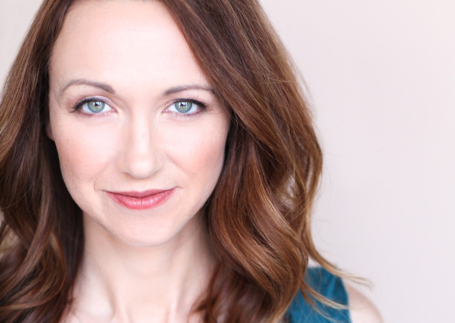 Robyn Lynne Norris: How I Broke Into The Acting Industry & Created a Second City Show #DateMe