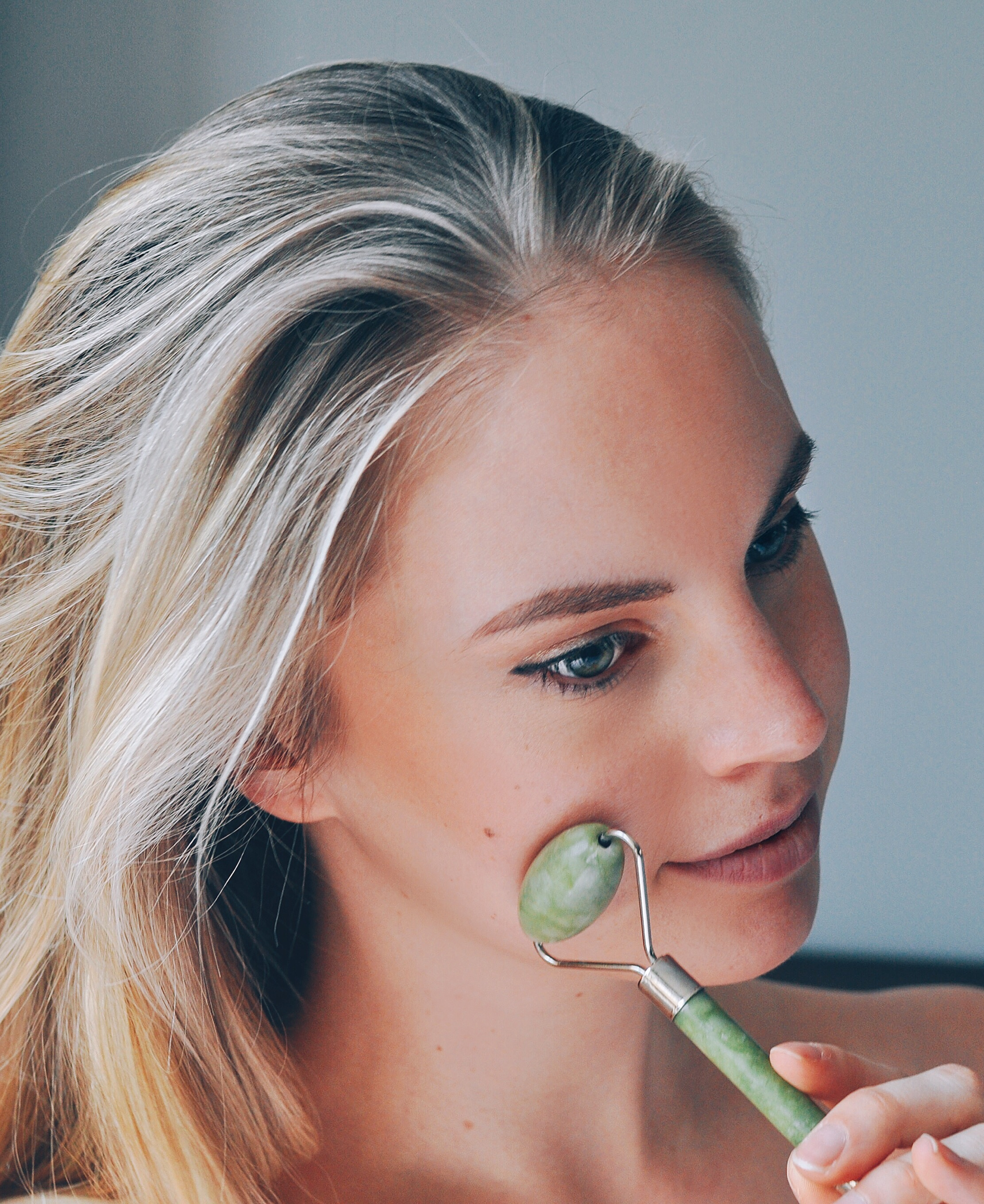 Jade Rolling Advantages Beauty Tips